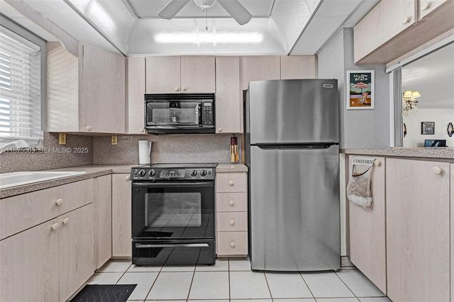 1169 Hillsboro Mile 111 111, Hillsboro Beach, FL 33062