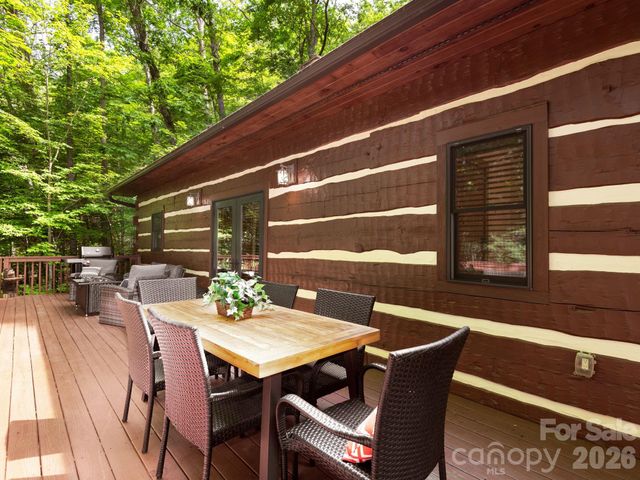 37 Grinnin Sun Road, Burnsville, NC 28714