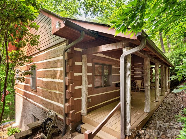 37 Grinnin Sun Road, Burnsville, NC 28714