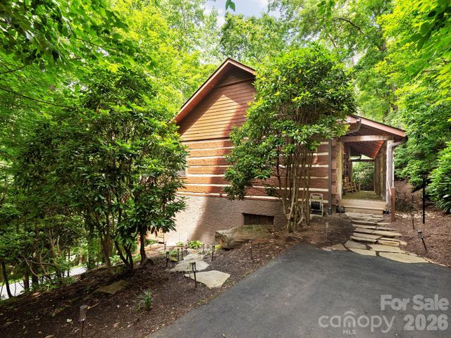 37 Grinnin Sun Road, Burnsville, NC 28714