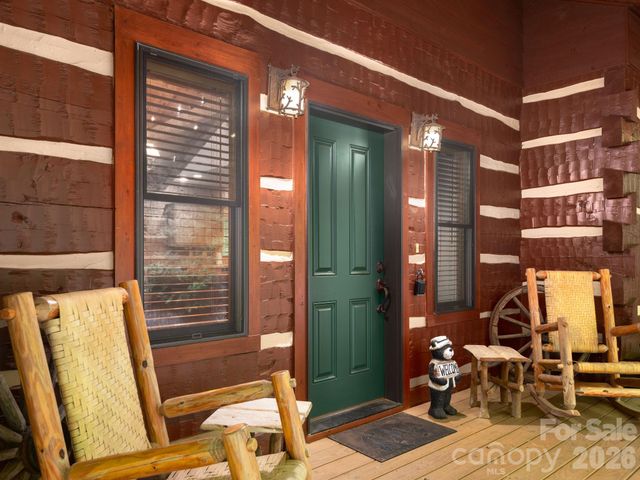 37 Grinnin Sun Road, Burnsville, NC 28714