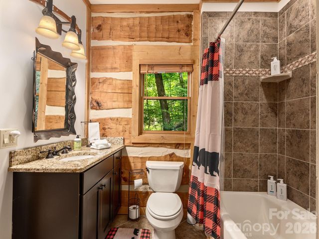 37 Grinnin Sun Road, Burnsville, NC 28714