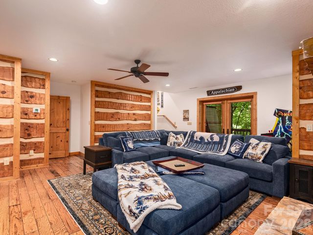 37 Grinnin Sun Road, Burnsville, NC 28714