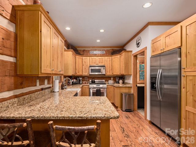 37 Grinnin Sun Road, Burnsville, NC 28714