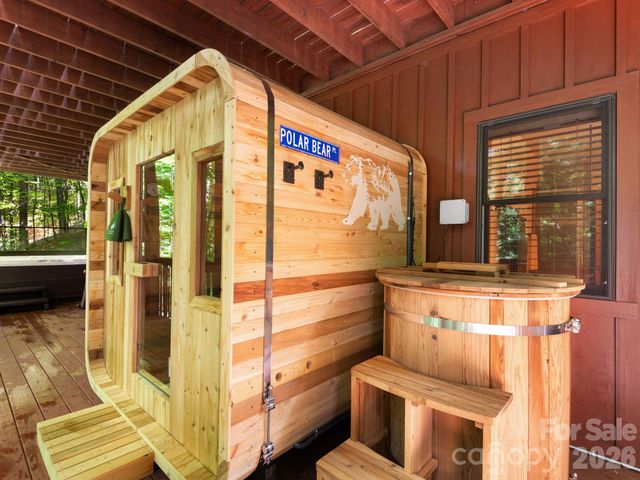 37 Grinnin Sun Road, Burnsville, NC 28714