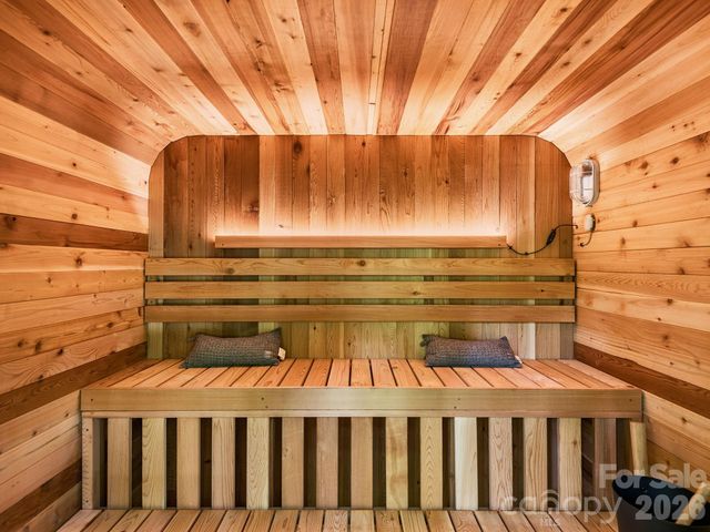 37 Grinnin Sun Road, Burnsville, NC 28714