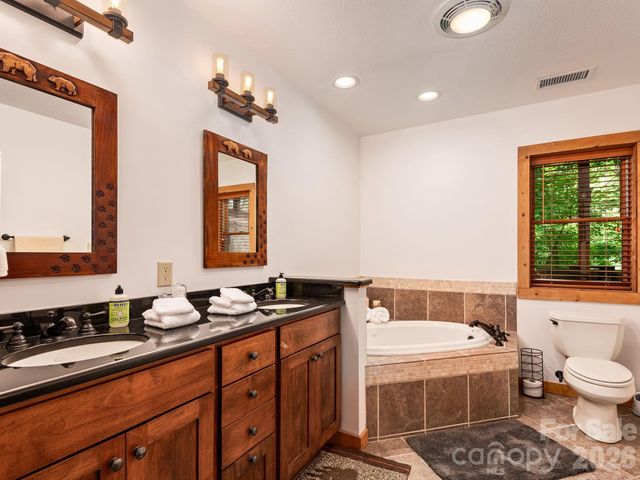 37 Grinnin Sun Road, Burnsville, NC 28714