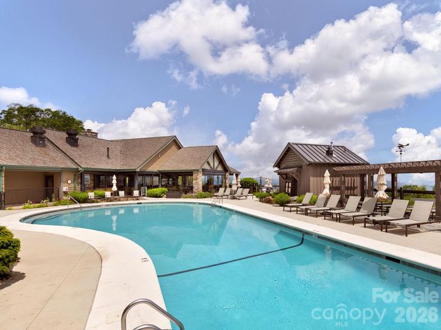 37 Grinnin Sun Road, Burnsville, NC 28714