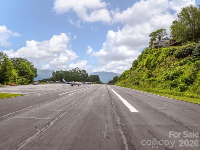 37 Grinnin Sun Road, Burnsville, NC 28714