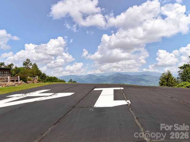 37 Grinnin Sun Road, Burnsville, NC 28714