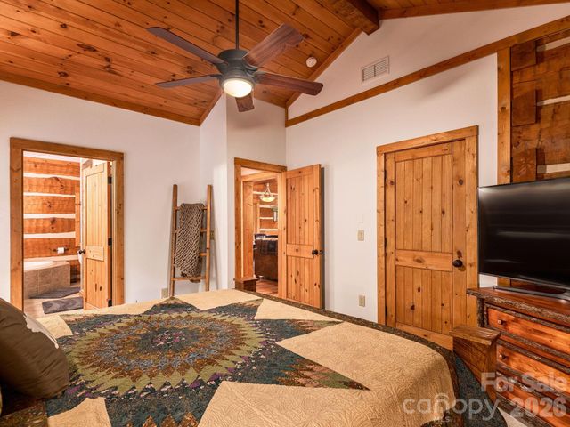 37 Grinnin Sun Road, Burnsville, NC 28714