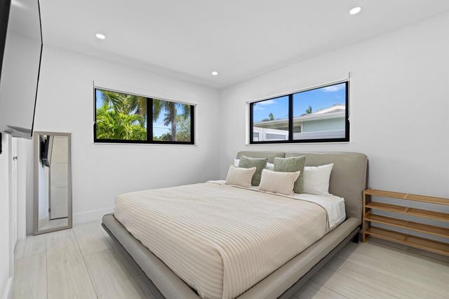 160 SE 12th Court, Pompano Beach, FL 33060