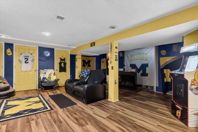 9884 W Outer Drive W, Detroit City, MI 48223