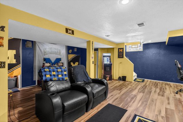 9884 W Outer Drive W, Detroit City, MI 48223