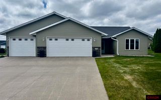 710 Dover Court, St. Peter, MN 56082