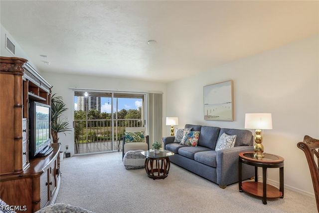 340 Horse Creek DR 305, Naples, FL 34110