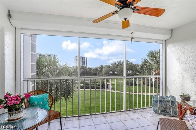 340 Horse Creek DR 305, Naples, FL 34110