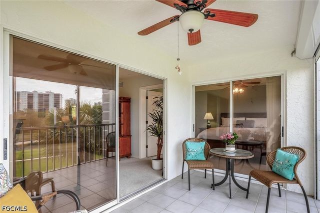 340 Horse Creek DR 305, Naples, FL 34110