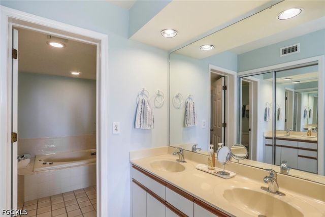 340 Horse Creek DR 305, Naples, FL 34110