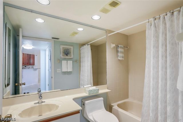 340 Horse Creek DR 305, Naples, FL 34110