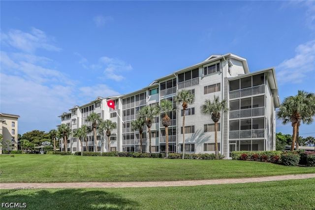 340 Horse Creek DR 305, Naples, FL 34110