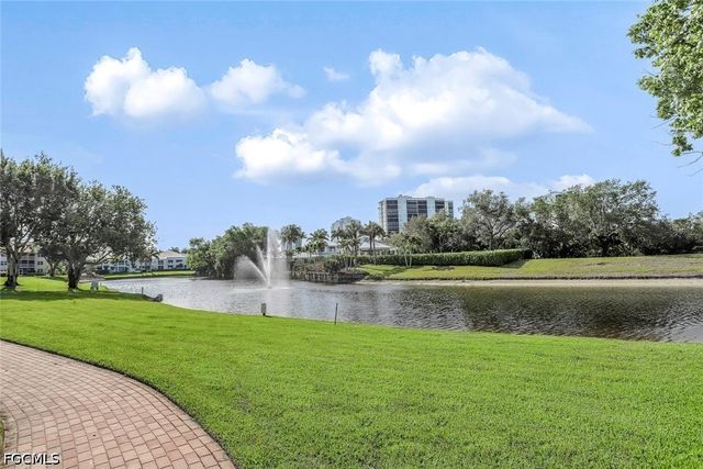 340 Horse Creek DR 305, Naples, FL 34110