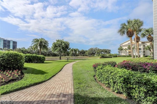 340 Horse Creek DR 305, Naples, FL 34110