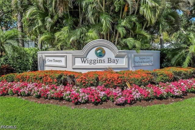 340 Horse Creek DR 305, Naples, FL 34110