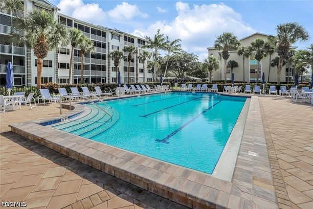 340 Horse Creek DR 305, Naples, FL 34110