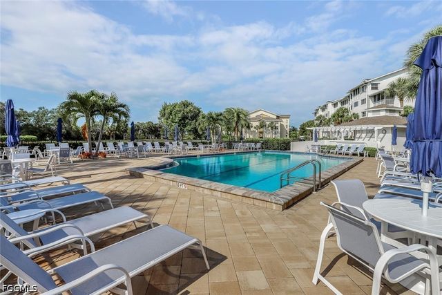 340 Horse Creek DR 305, Naples, FL 34110