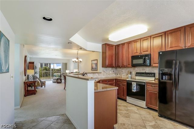 340 Horse Creek DR 305, Naples, FL 34110