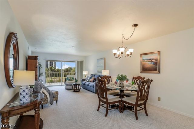 340 Horse Creek DR 305, Naples, FL 34110