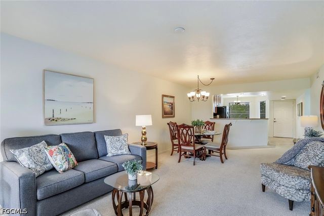 340 Horse Creek DR 305, Naples, FL 34110