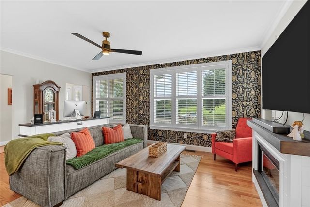 185 Locust St, Swansea, MA 02777