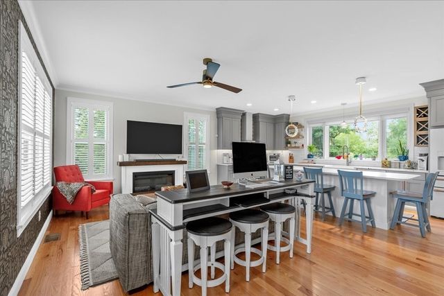 185 Locust St, Swansea, MA 02777