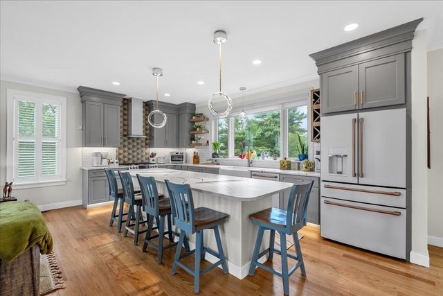 185 Locust St, Swansea, MA 02777