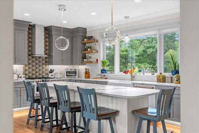 185 Locust St, Swansea, MA 02777