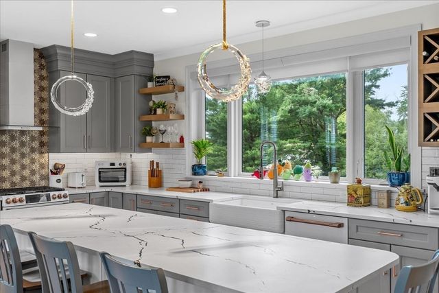 185 Locust St, Swansea, MA 02777