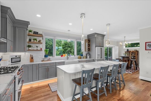 185 Locust St, Swansea, MA 02777