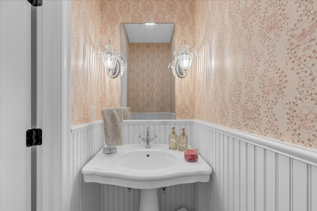 185 Locust St, Swansea, MA 02777