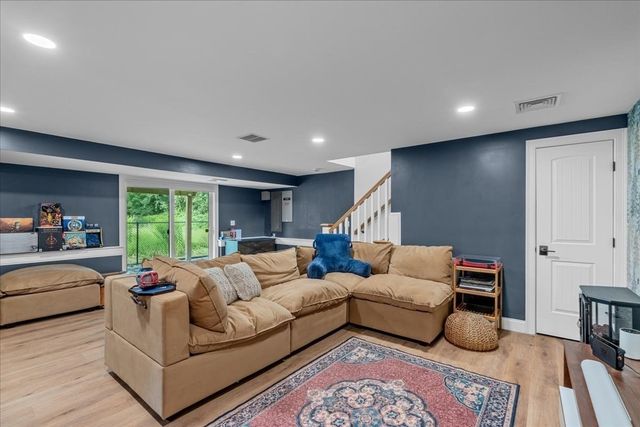 185 Locust St, Swansea, MA 02777