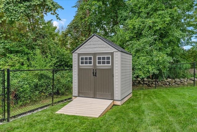 185 Locust St, Swansea, MA 02777