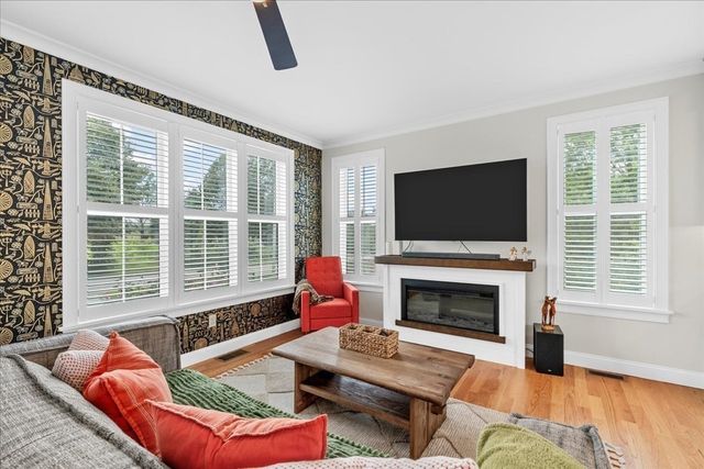 185 Locust St, Swansea, MA 02777