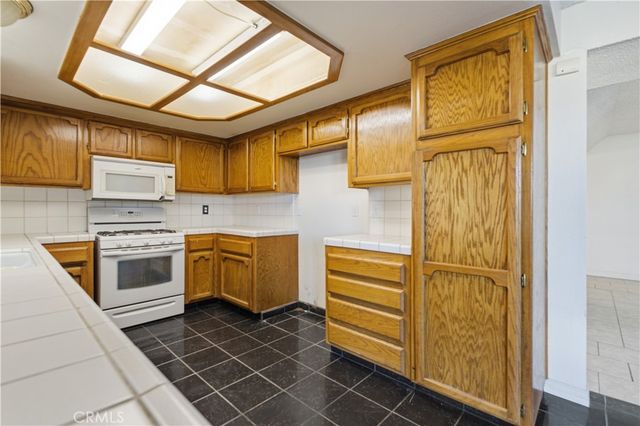 21265 Windsong, California City, CA 93505