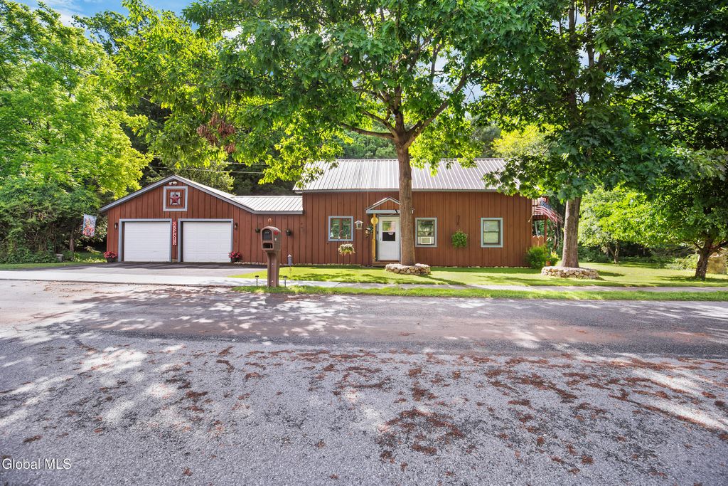 40 Lake Tour Road, Lake Luzerne, NY 12846