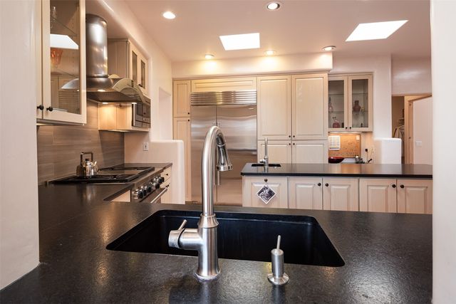 76 Amberwood Loop, Santa Fe, NM 87506
