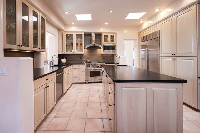 76 Amberwood Loop, Santa Fe, NM 87506