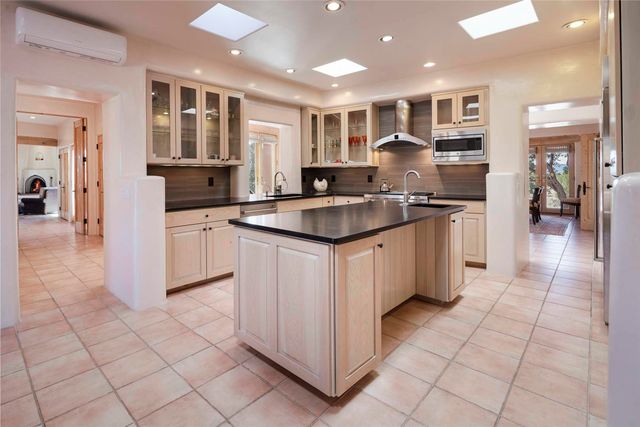 76 Amberwood Loop, Santa Fe, NM 87506