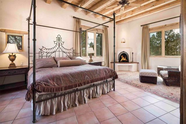 76 Amberwood Loop, Santa Fe, NM 87506