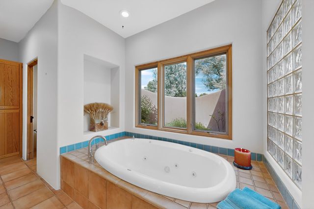 76 Amberwood Loop, Santa Fe, NM 87506